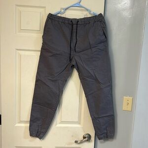 Men’s Medium grey AE drawstring cotton jogger style pants.